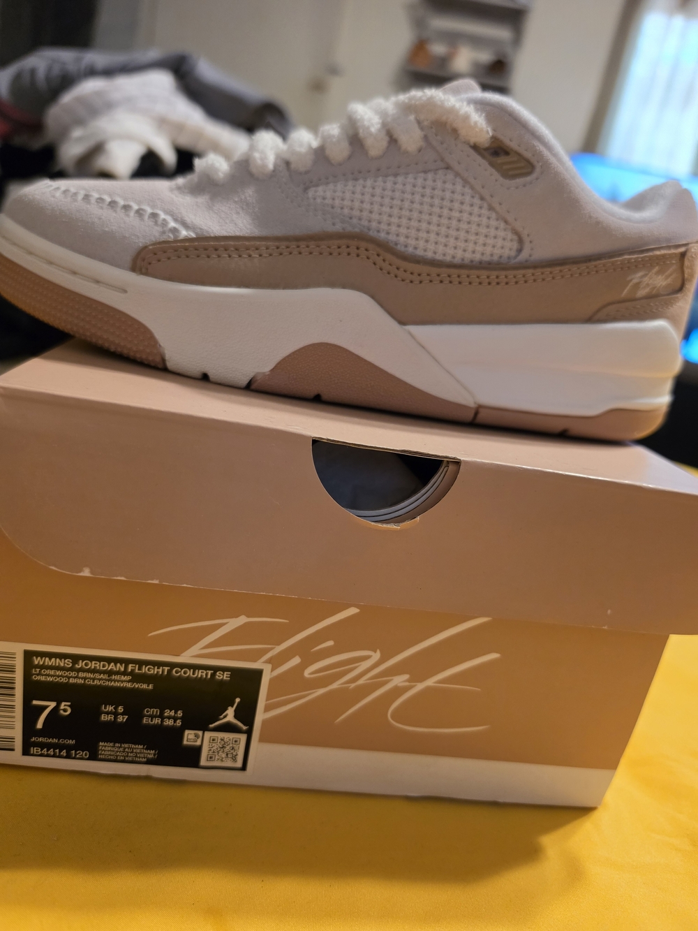 Jordan Flight Court SE Women's Casual Sneakers - White & Tan